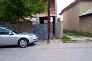 Shtylla elektrike para derës, banori i Arbanës: Prej vitesh kërkojmë zgjidhje