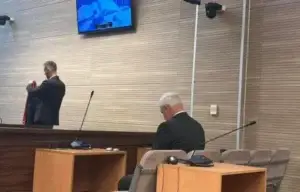 Xhelal Sveçla dënohet me burgim me kusht për gazin lotsjellës në Kuvend