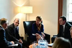 Kurti takohet me presidenten e BERZH-it, diskutojnë investimet dhe projektet infrastrukturore në Kosovë
