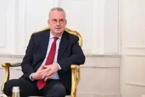Ambasadori i BE-së uron Shiroka-Pulën: Presim ta afrojmë Kosovën më pranë BE-së