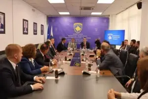 Shtetit viziton Prokurorinë në Prizren, diskutohet mungesa e prokurorëve dhe vonesat e ekspertizave