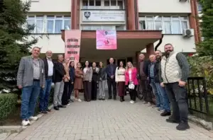 Komisioni për Komunitete në Prizren diskuton për qasjen e barabartë në shërbimet shëndetësore