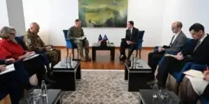 Wikoff takon Kurtin, Sveçlën dhe Hoxhën, NATO sqaron se ripozicionimi i trupave është i kthyeshëm