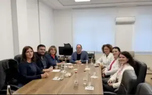 Spitali i Prizrenit dhe Shoqata “Gratë Burrnesha” diskutojnë për mbështetjen e grave të prekura nga kanceri