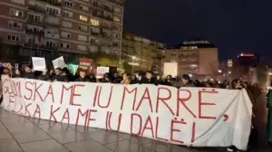 Vazhdon protesta në Prishtinë për vrasjen e Arlinda Zekajt, kërkohet përgjegjësi institucionale