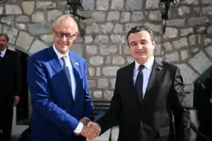 Kurti takoi kancelarin Merz në Samitin e Berlinit, flasin për bashkëpunimin Kosovë-Gjermani
