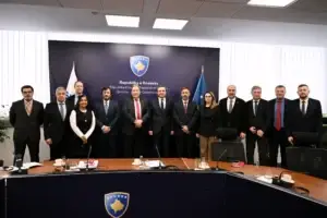 Kurti priti delegacionin e Komisionit për Politikë të Asamblesë Parlamentare të NATO-s: Anëtarësimi i Kosovës në NATO është prioritet strategjik