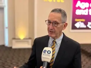 Profesori amerikan, Joseph: Kritikat publike të BE-së ndaj Kosovës po i sjellin përfitime Serbisë