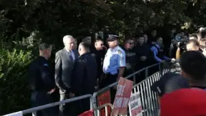 Identifikohet e ndalohet një nga të dyshuarit për sulmin ndaj deputetit, Fahrush Rexhepi, gjatë protestës së djeshme