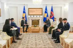 Takimi me Kurtin, presidentja Shiroka-Pula: Bashkërendim ndërmjet institucioneve, në shërbim të qytetarëve dhe vendit