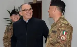 Komandanti i KFOR-it në rajonin perëndimor takoi Totajn: Bashkëpunimi me institucionet lokale, element i rëndësishëm për sigurinë në Kosovë