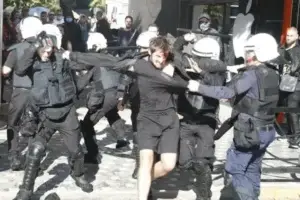 Policia arreston 16 persona pas protestës së studentëve në Tiranë