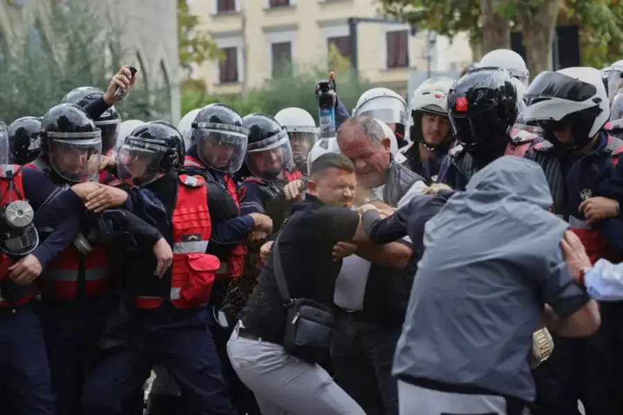 Avokati i Popullit në Shqipëri reagon për protestën: Çdo qytetar që beson se i janë shkelur të drejtat, të na drejtohet me ankesë individuale