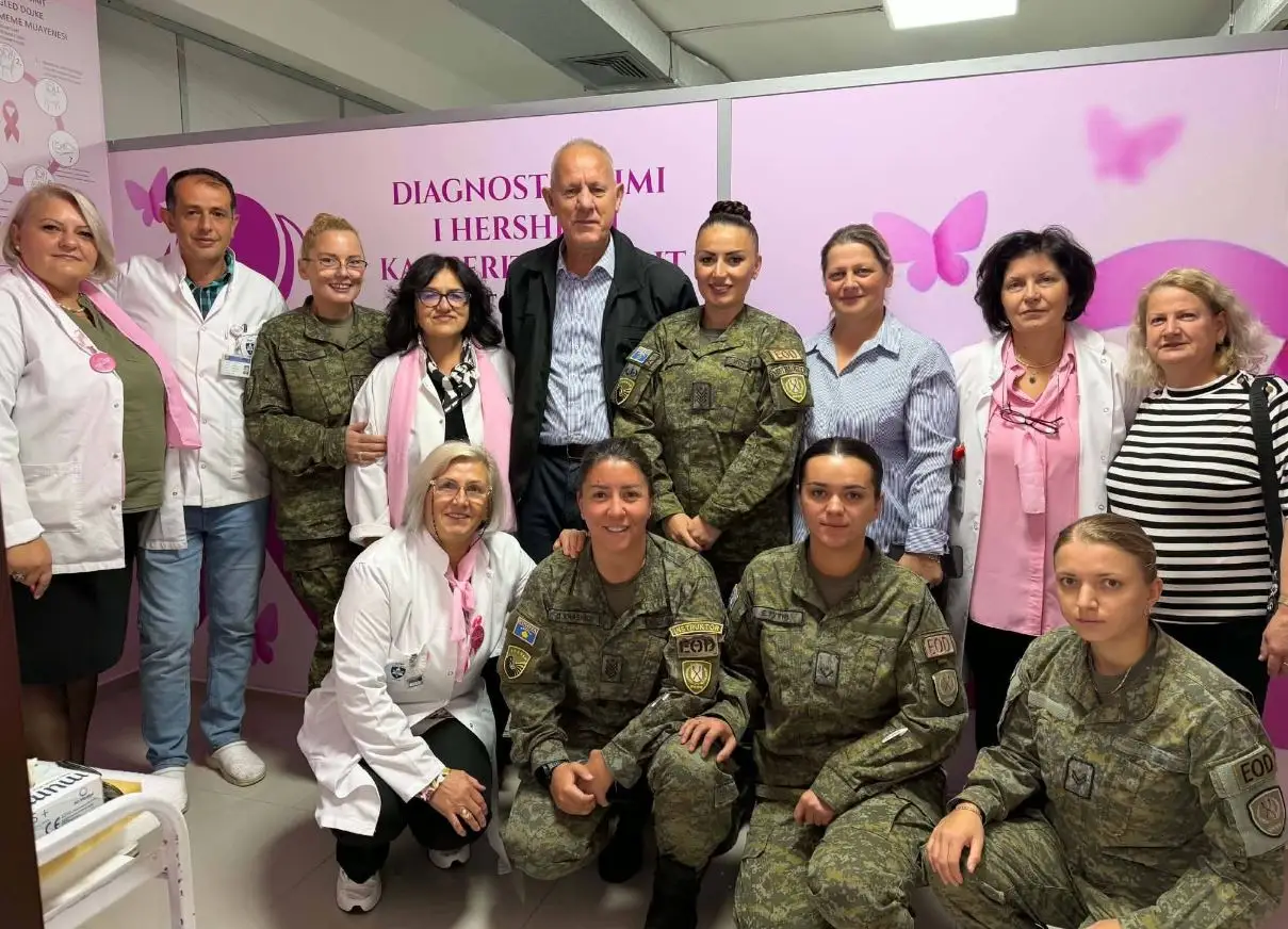 Tetori rozë, pjesëtaret e FSK-së në Prizren realizuan kontrolle shëndetësore me mamografi dhe EHO të gjirit në QKMF