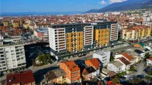 Aksion në Prizren, inspektorët nisin rrënimin e shtëpisë së ndërtuar pa leje