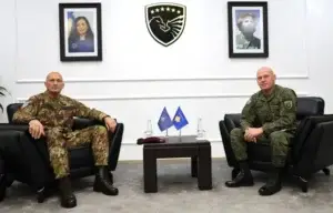 Jashari takon komandantin e ri të KFOR-it, flasin për avancim të bashkëpunimit
