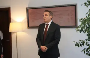 KPK mblidhet për rastin e Arlinda Zekajt, shqyrton kërkesën për procedurë disiplinore ndaj kryeprokurores së Pejës dhe koordinatores për dhunë në familje
